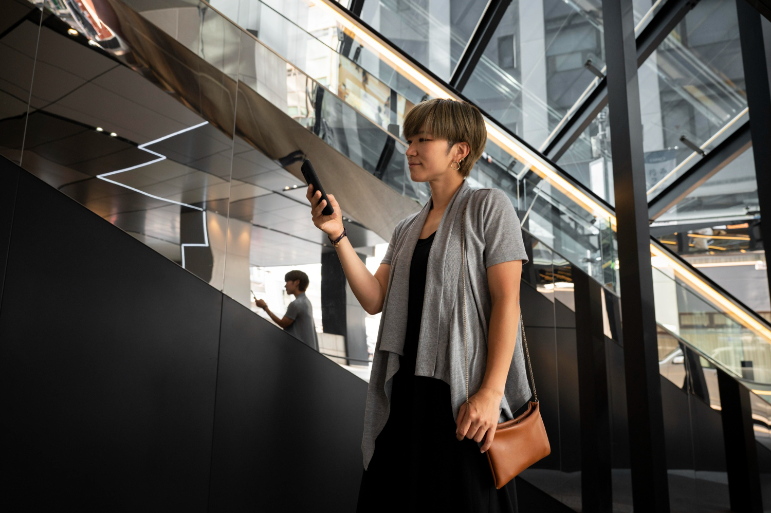 Tickets, maps, and live status in one place: the compact travel screen that cuts taps and rescues tight connections